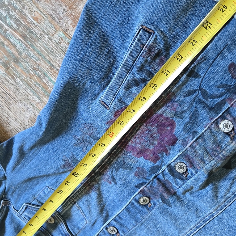 CHICOS Floral Denim Button Down Shacket  SZ 1              (MSTR C) - Picture 11 of 12